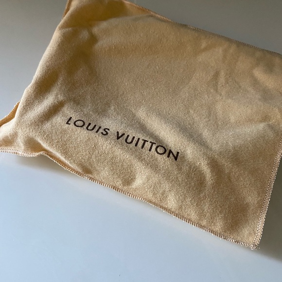 Louis Vuitton Belt size 32/80. - Picture 2 of 7